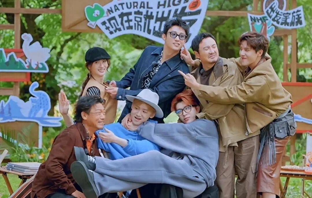 【2025.12.26】热巴和嘉行续约了？《骄阳似我》播得好？《现在就出发》第四季？可以讲一下田曦薇？《长安二十四计》第二季？封面图