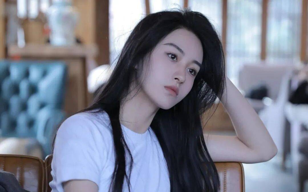 【2025.12.28】说说“公关姐”王梓莼？艺人不想被代拍拍咋应对？王安宇和金晨？《翘楚》的进度？封面图